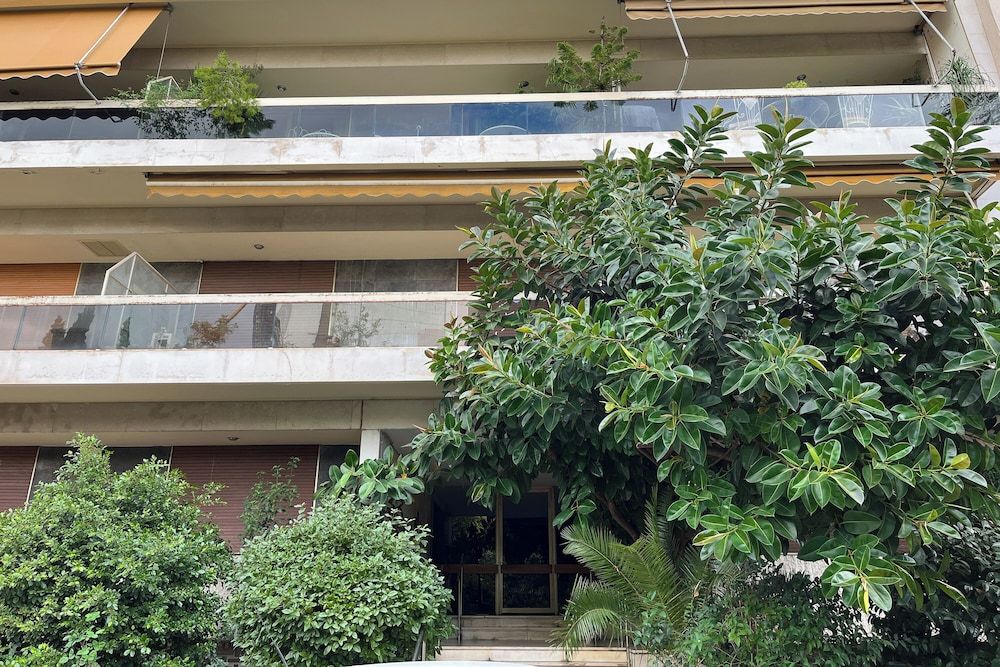 undefined Spacious Peaceful Studio with Garden Patio 2