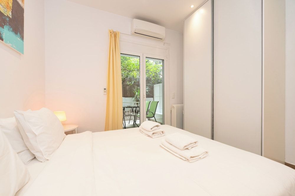 undefined Spacious Peaceful Studio with Garden Patio 7