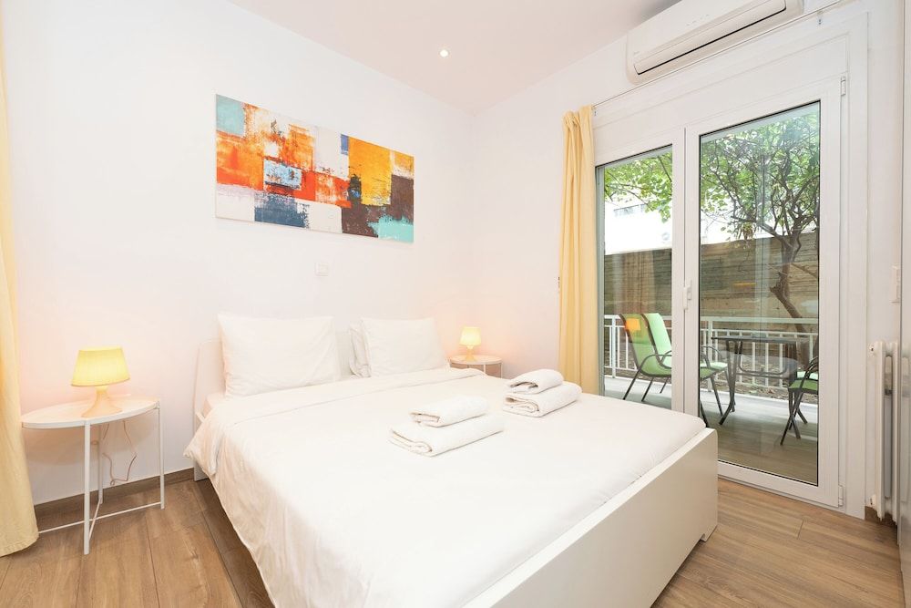 undefined Spacious Peaceful Studio with Garden Patio 6