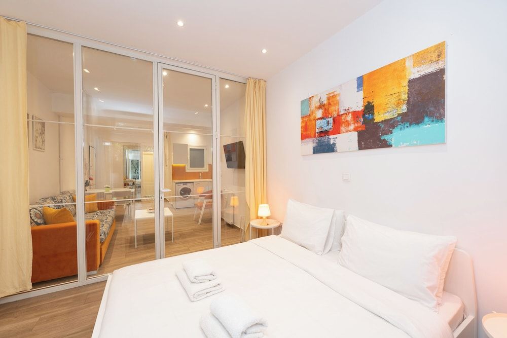 undefined Spacious Peaceful Studio with Garden Patio 9