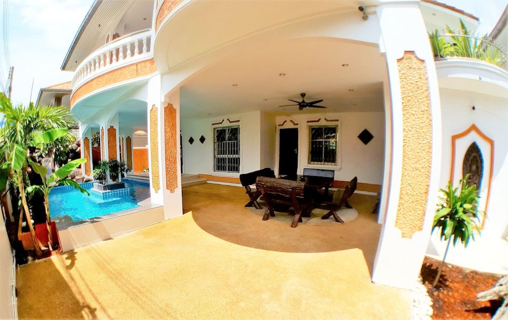 undefined JOOPLAND Luxury Pool Villa Pattaya Walking Street 6 Bedrooms 3