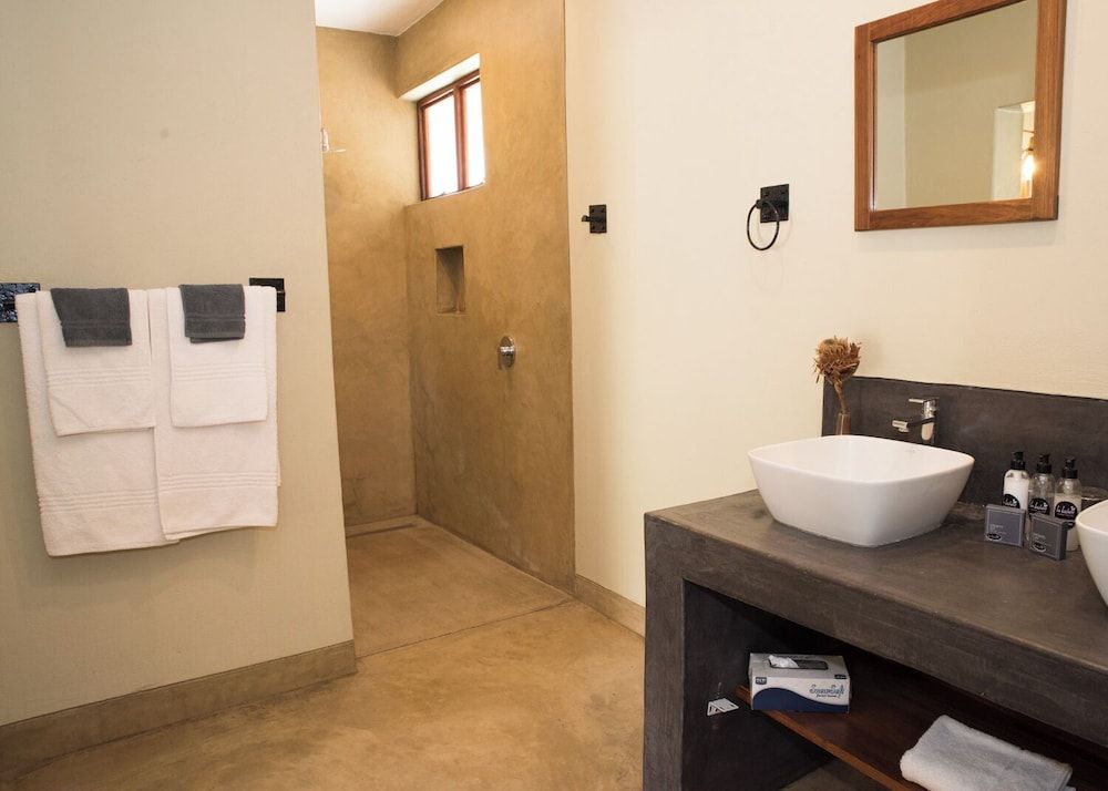 La Lechere Guest House Deluxe Double Room 6