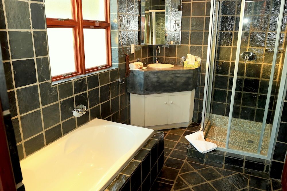 La Lechere Guest House Superior Double Room, 1 King Bed 3