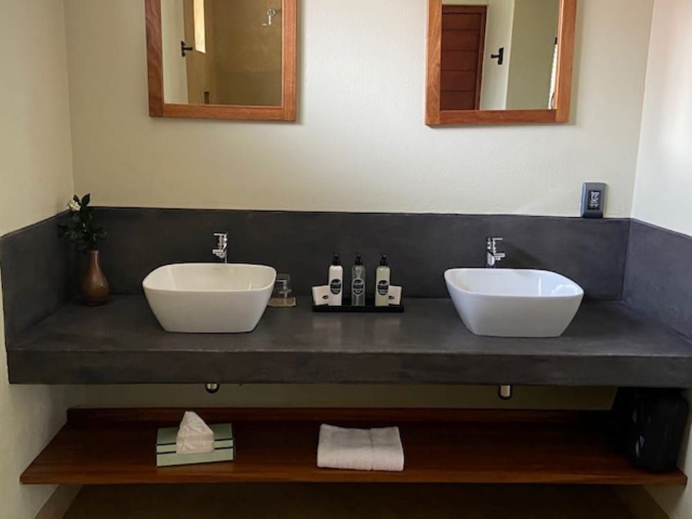 La Lechere Guest House Deluxe Double Room 4