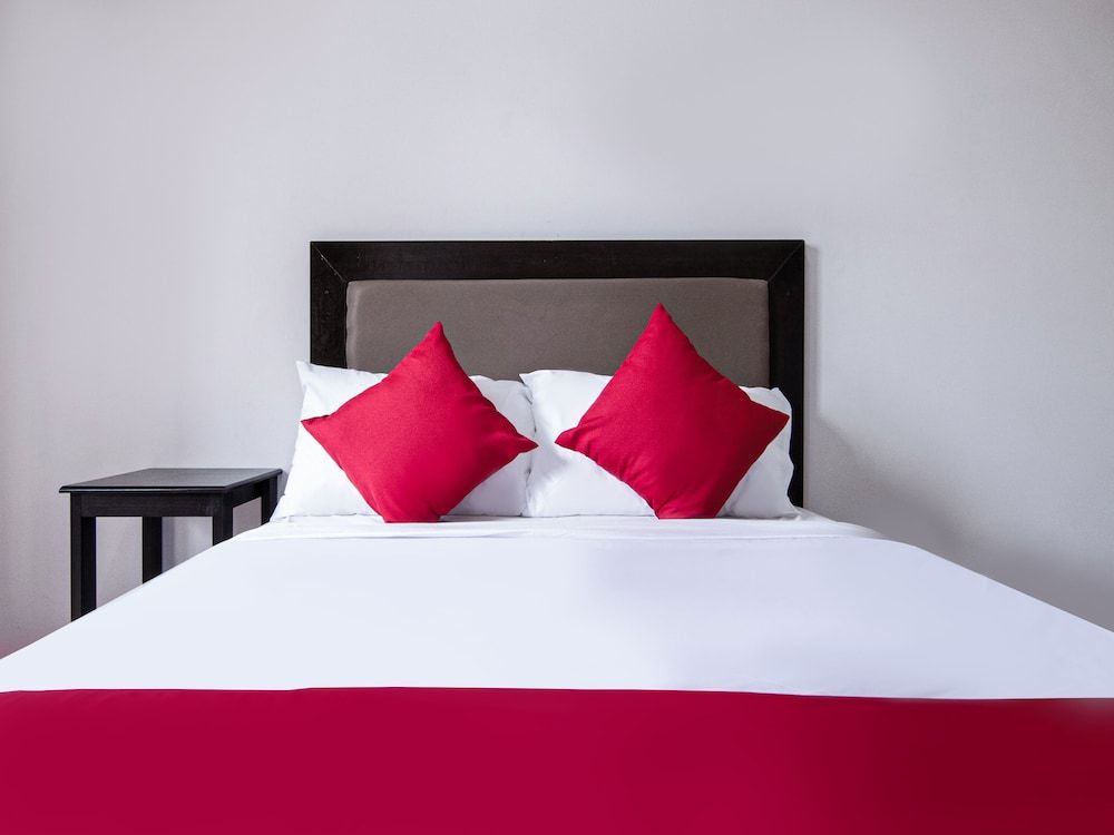 OYO 431 Apollo 11 Apartelle Deluxe Double Room