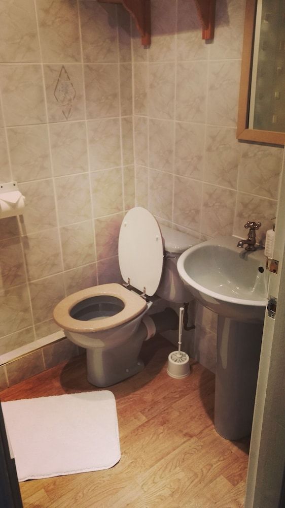 Victoria Hotel Room 3 2