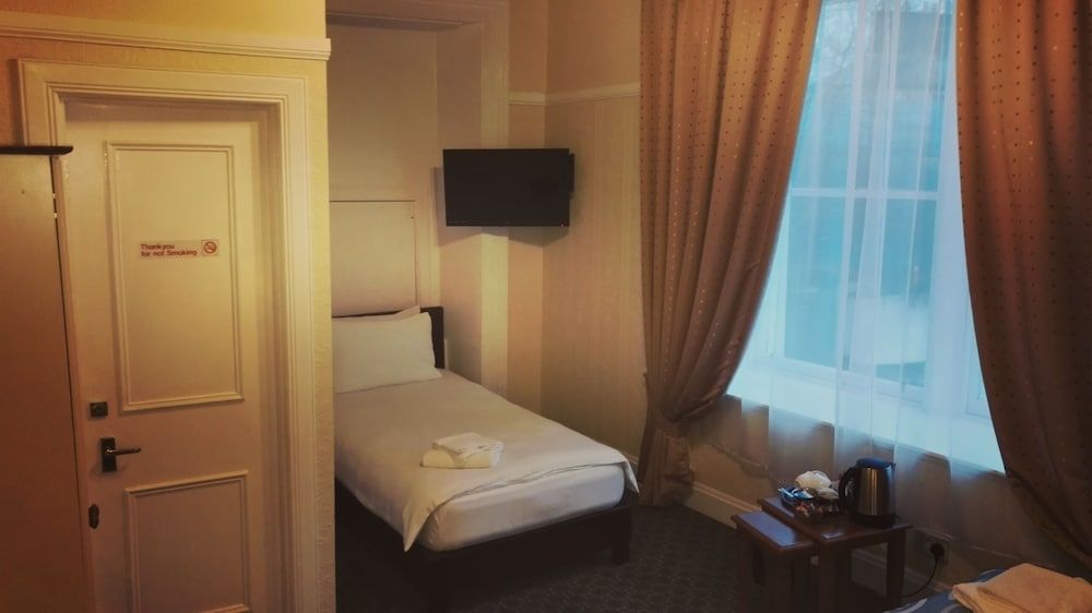 Victoria Hotel Room 2 3