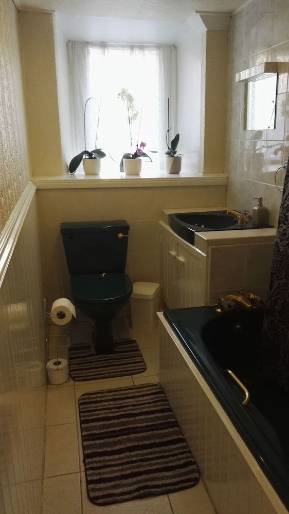 Victoria Hotel Room 4 2