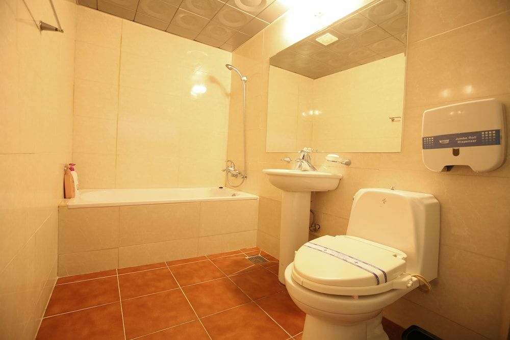 Hotel New World Standard Double Room 6