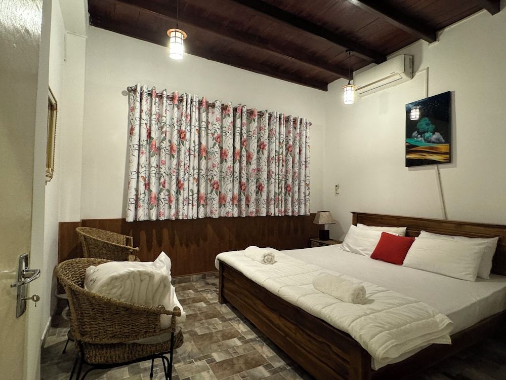 Kandy Api Cottage Family Townhome, Multiple Beds, City View 2