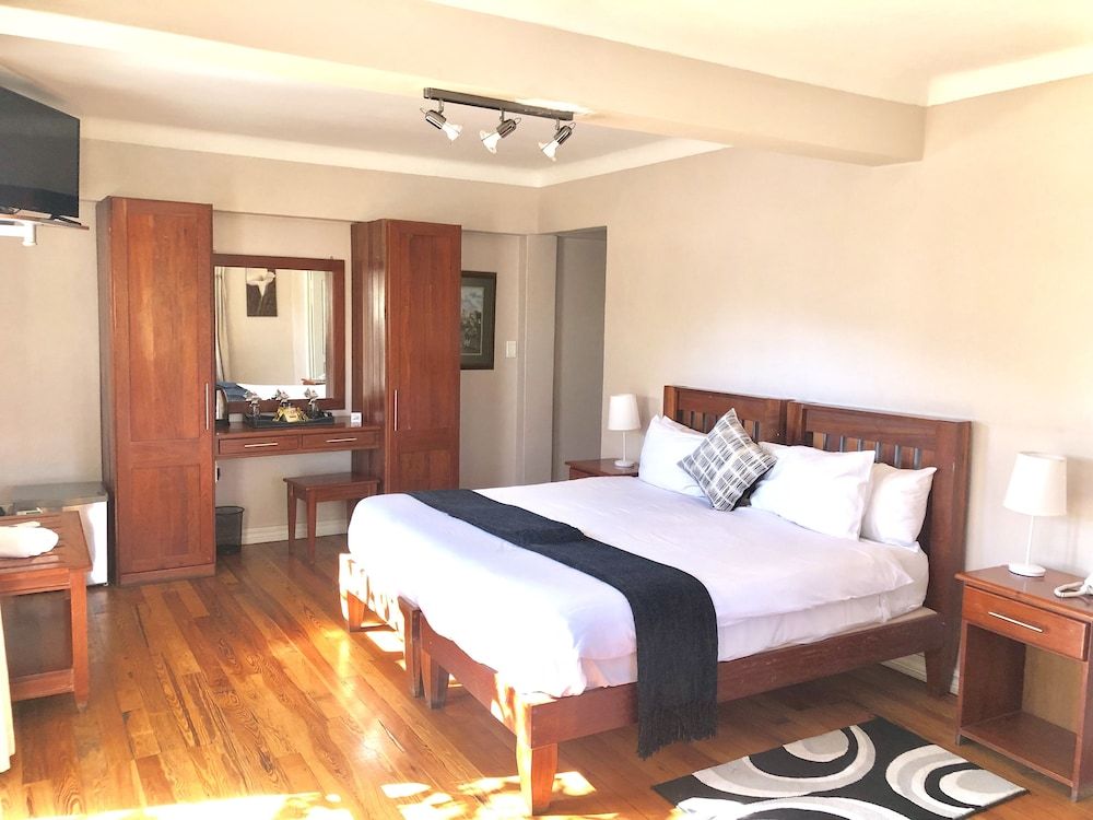 Family Room (Deluxe)