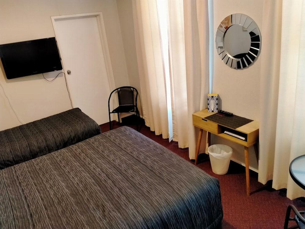 Masonic Hotel Twin/Triple Room 9