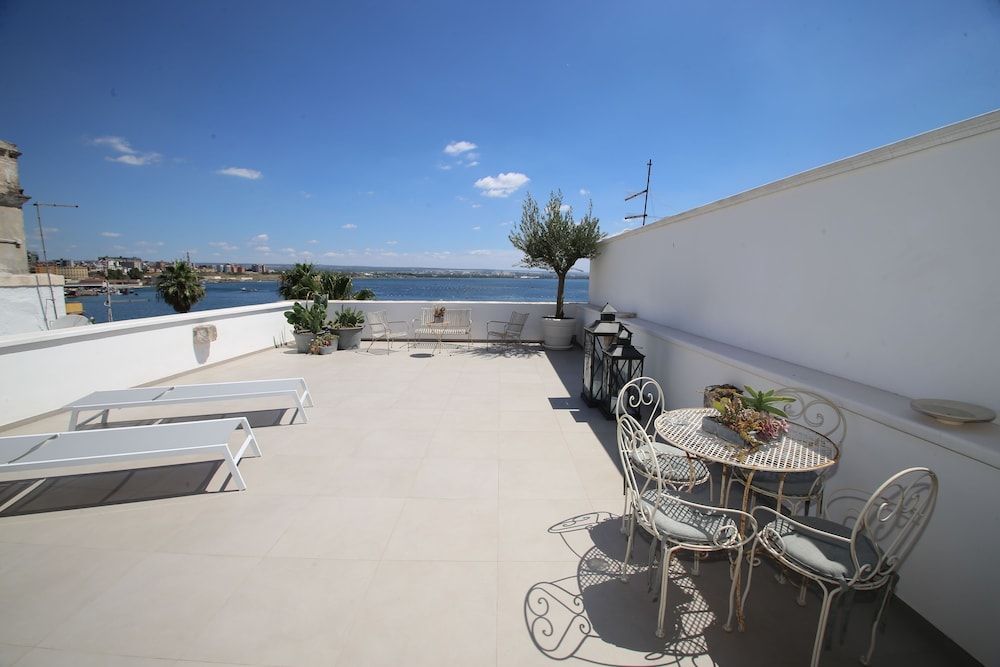 Don Alfredo Deluxe Suite, Sea View 14