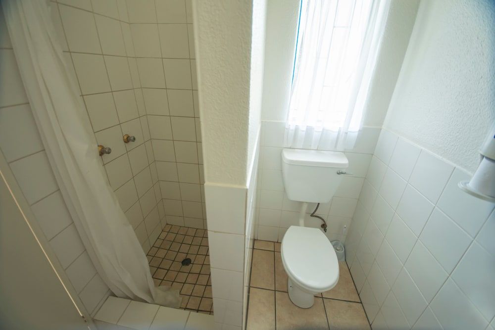 Ecomotel O.R Tambo Intl Standard Room 5