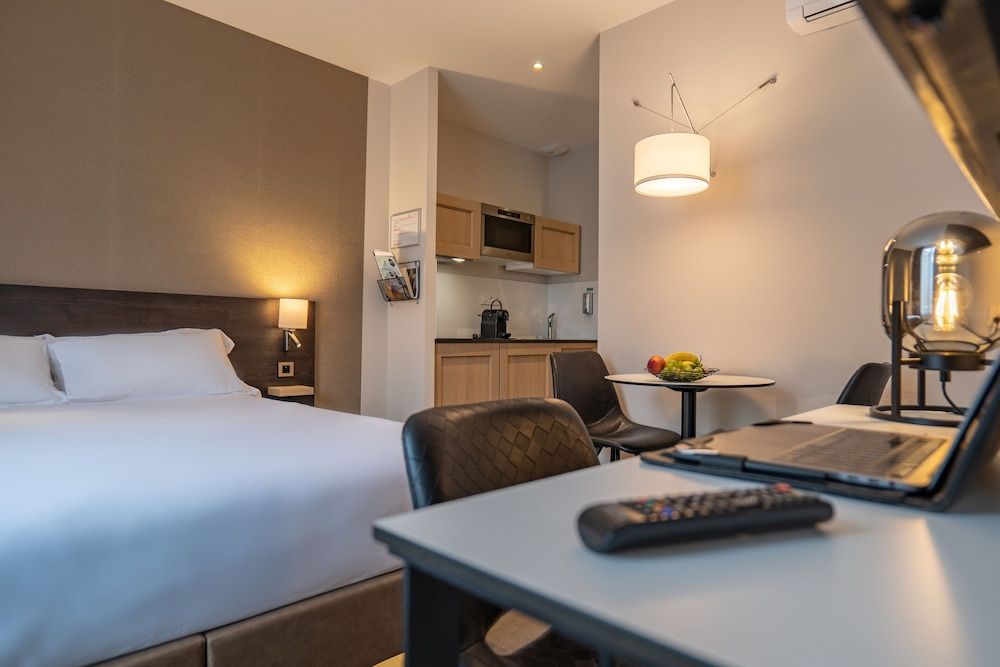 Five Resort Cholet Centre Business Double Room, Garden View (2) 3