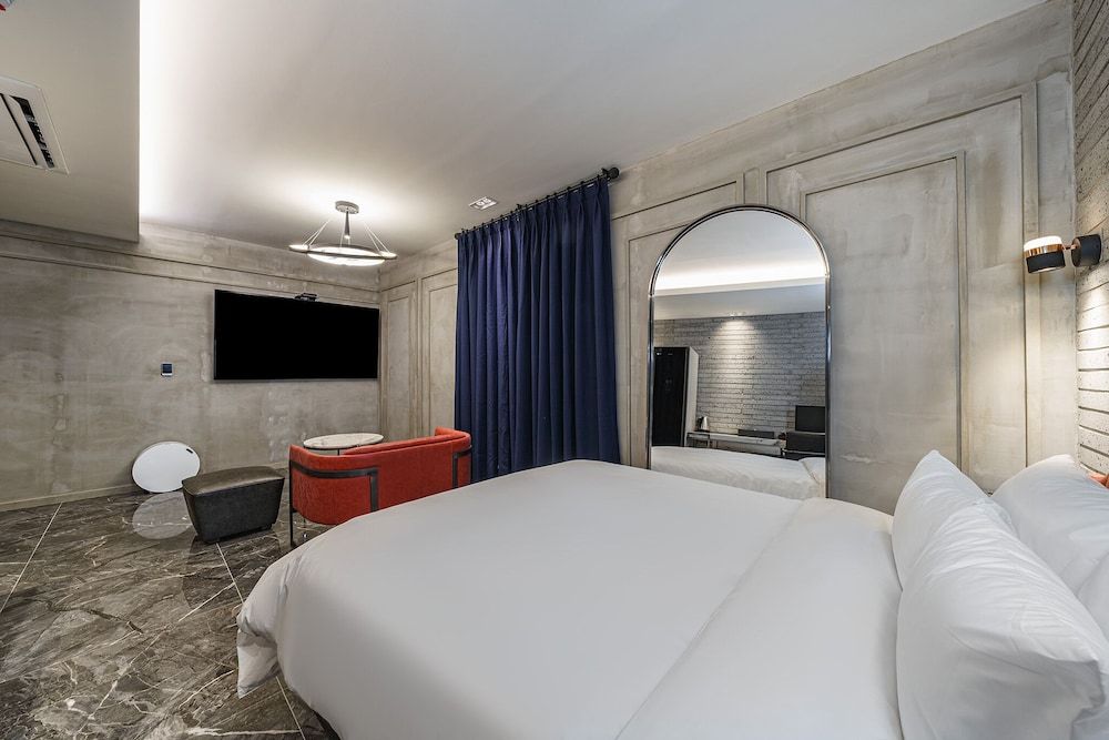 Brown-Dot Hotel Geomdan Premier 2 PC & Plus (Styler) 24