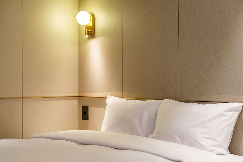 Brown-Dot Hotel Geomdan Standard Twin Room, 2 Beds (Styler) 6