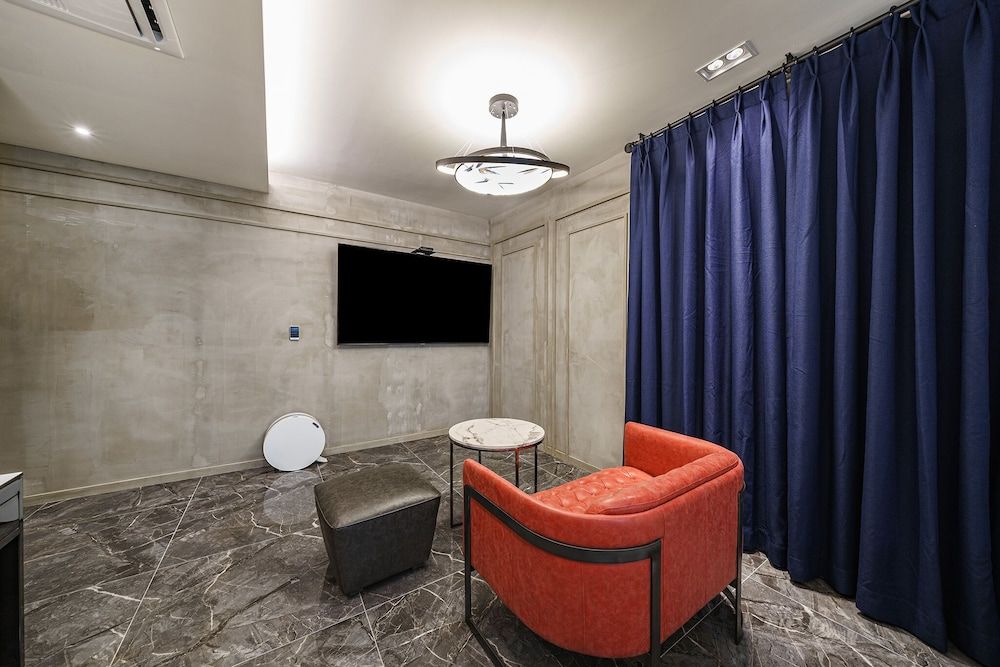 Brown-Dot Hotel Geomdan Premier 2 PC & Plus (Styler) 16