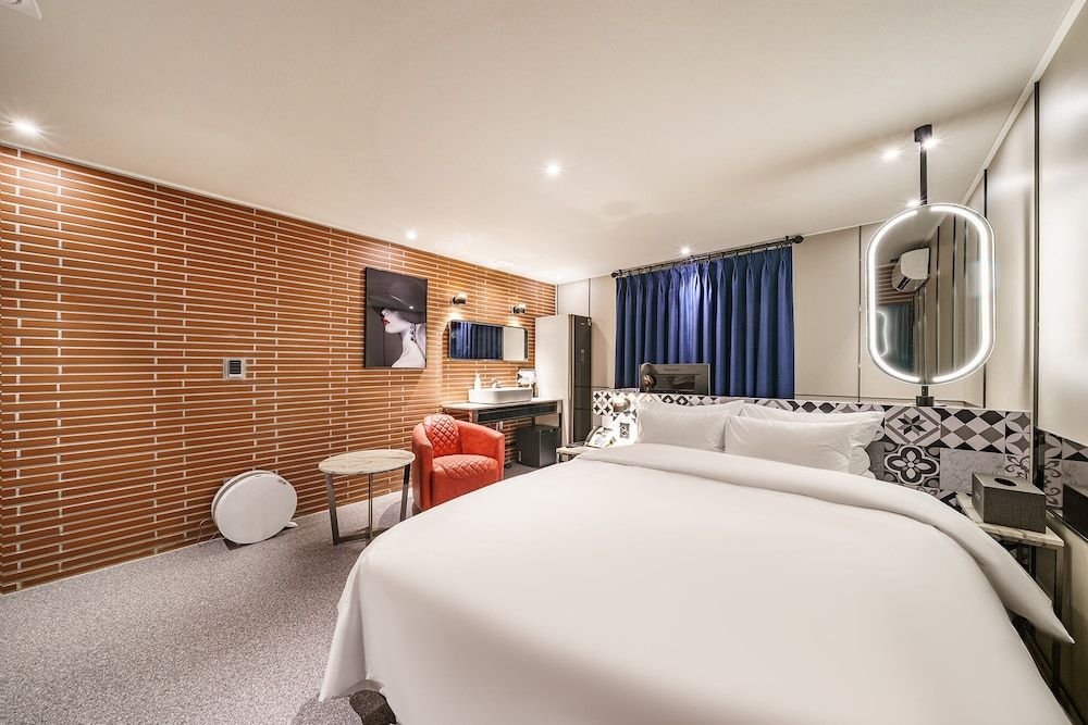 Brown-Dot Hotel Geomdan Premier 2 PC & Plus (Styler) 3