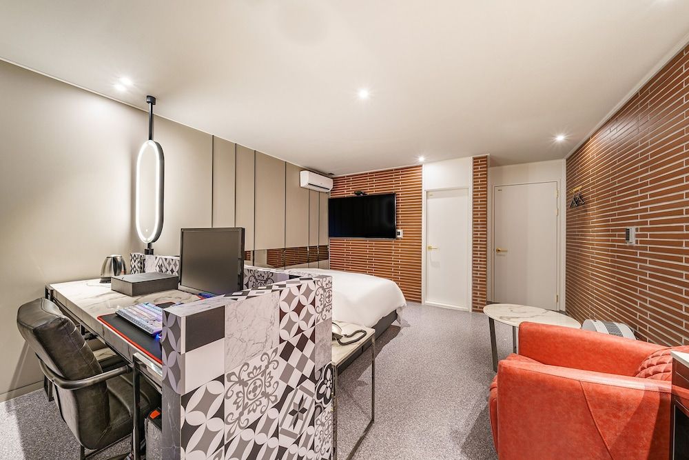 Brown-Dot Hotel Geomdan Premier 2 PC & Plus (Styler) 4