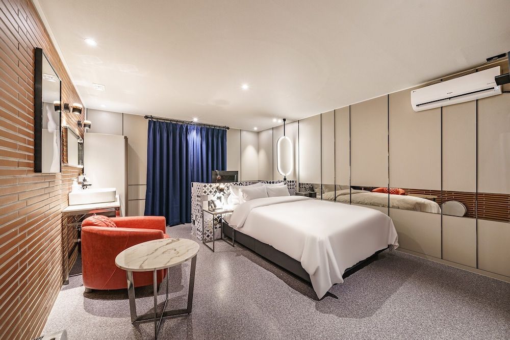 Brown-Dot Hotel Geomdan Premier 2 PC & Plus (Styler)