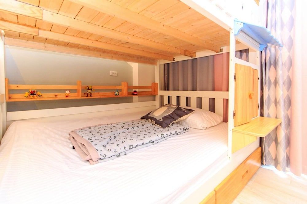 BJ Classic Town Family Room 3