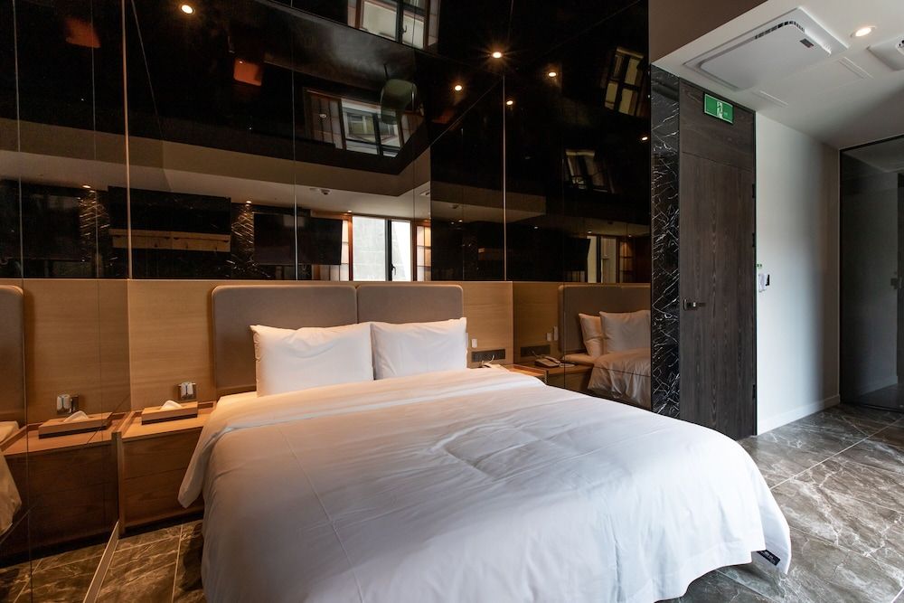 Hotel The Club Yeonhwari Mirror Superior 5