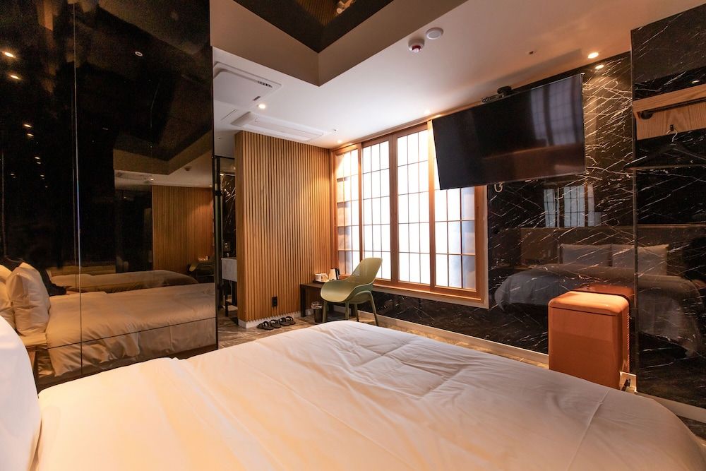 Hotel The Club Yeonhwari Mirror Superior 3