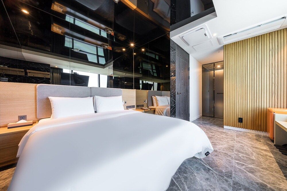 Hotel The Club Yeonhwari Mirror Superior