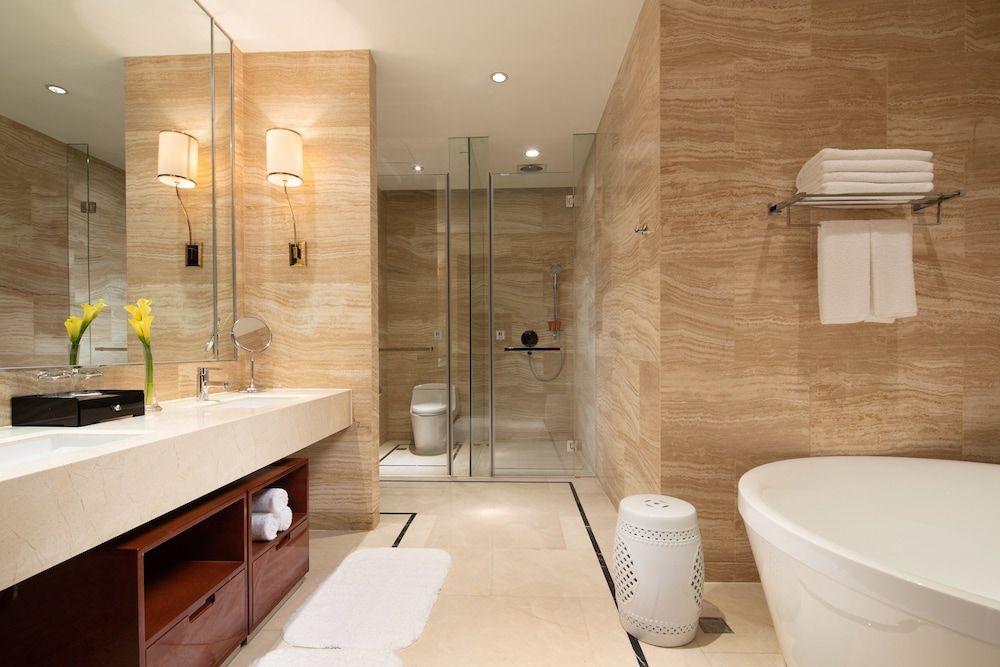 Premium Room, 1 King Bed, Club Lounge Access