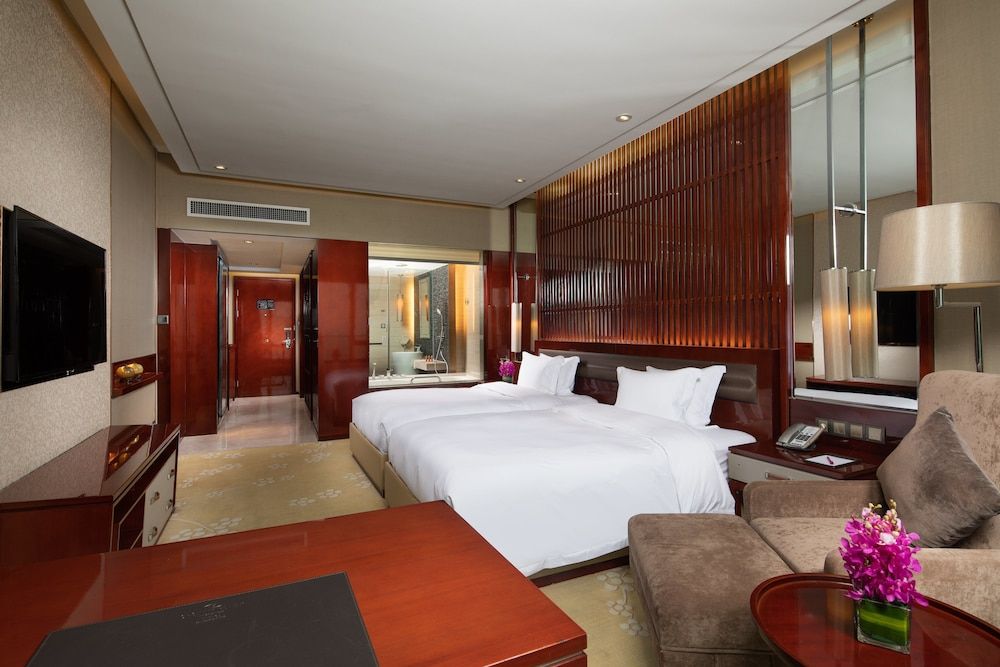 Premium Room, 1 King Bed, Club Lounge Access