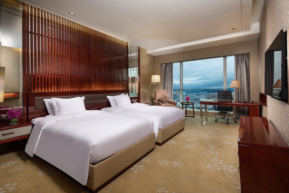 Junior Suite, 1 King Bed, Club Lounge Access