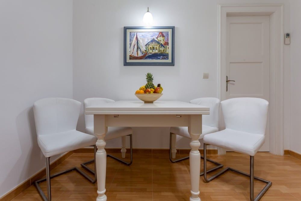 undefined Chic Apartment in Center 8