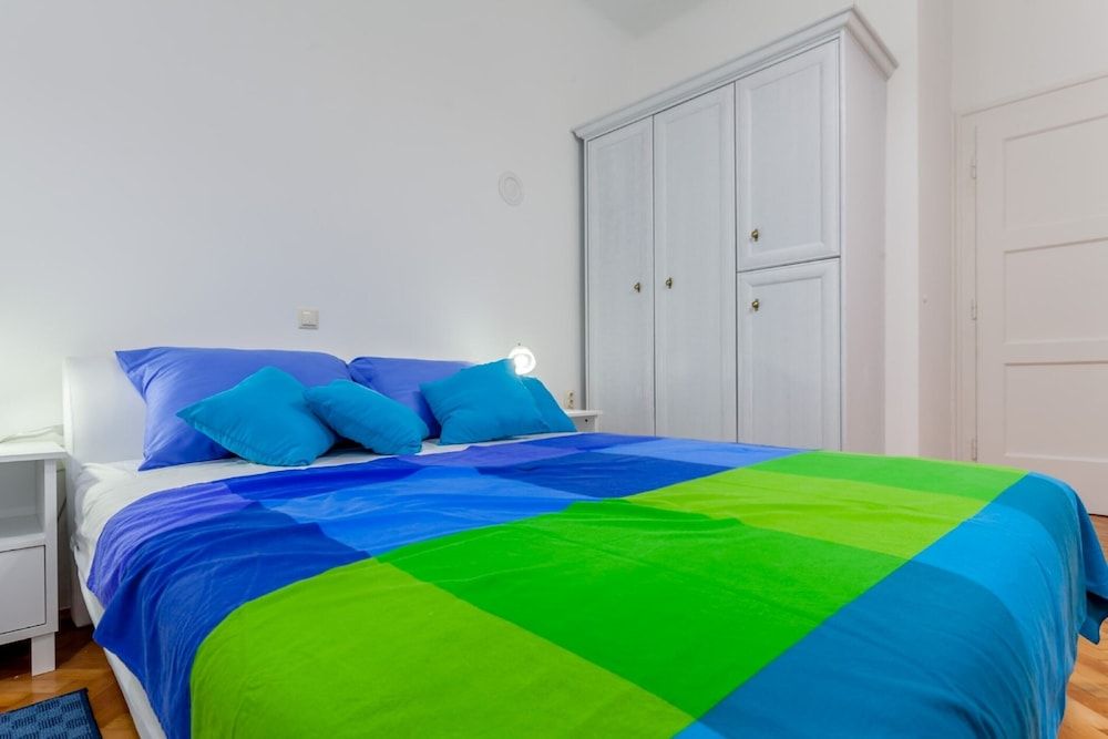 undefined Chic Apartment in Center 6