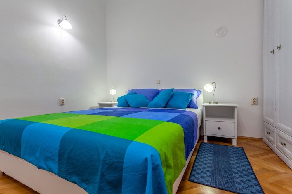 undefined Chic Apartment in Center 5