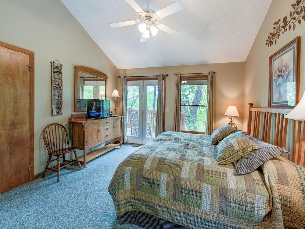 Studio (2 Bedrooms)
