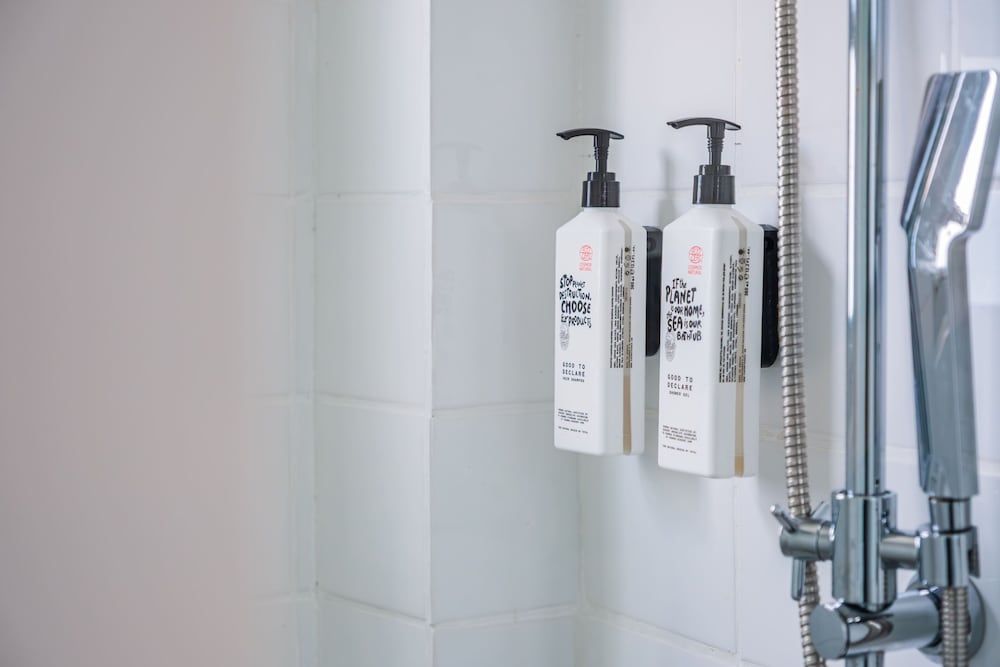 The Freedom Hotel Deluxe Double Room, 1 Queen Bed, Non Smoking, Private Bathroom 11