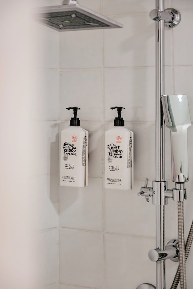 The Freedom Hotel Deluxe Double Room, 1 Queen Bed, Non Smoking, Private Bathroom 10