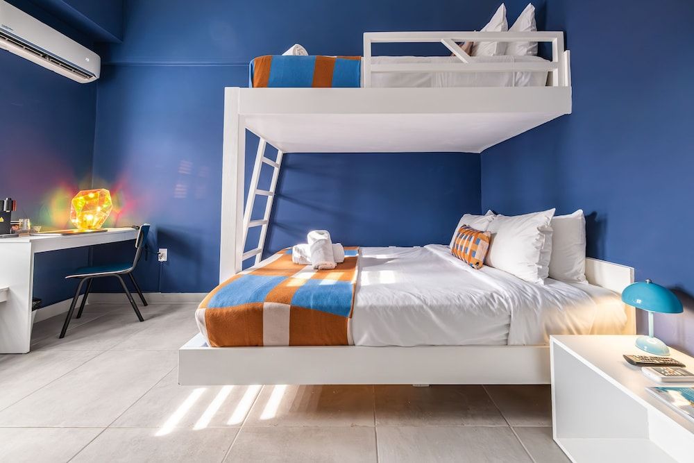 The Freedom Hotel Deluxe Triple Room, Multiple Beds, Non Smoking, Private Bathroom 3