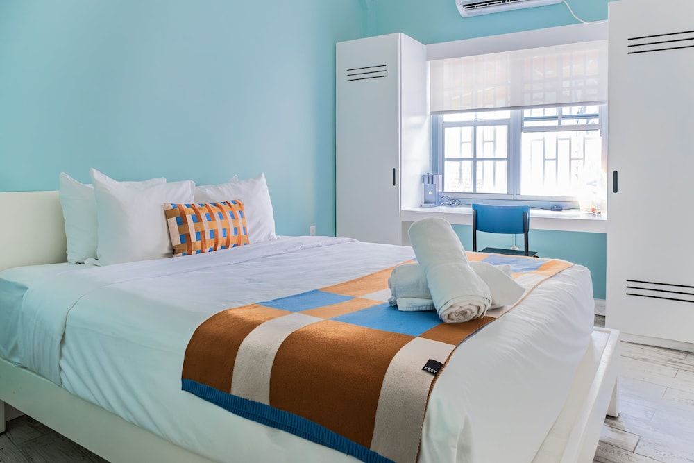 The Freedom Hotel Deluxe Double Room, 1 Queen Bed, Non Smoking, Private Bathroom 2