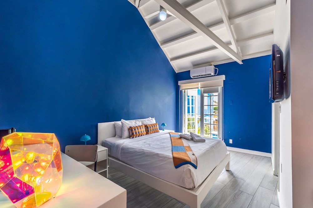 The Freedom Hotel Deluxe Double Room, 1 Queen Bed, Non Smoking, Private Bathroom 12