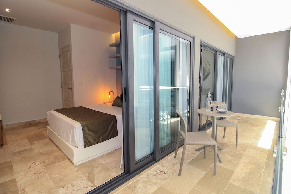 Singular Dream by Spot Rentals Exclusive Apartment, 2 Bedrooms, Balcony 4