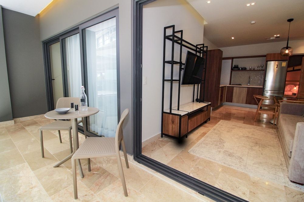 Singular Dream by Spot Rentals Exclusive Apartment, 2 Bedrooms, Balcony 8