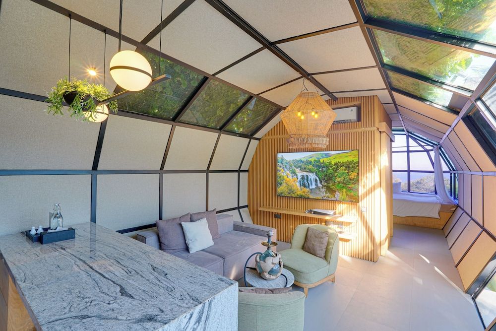 One Bedroom Premium Suite - Airship 2