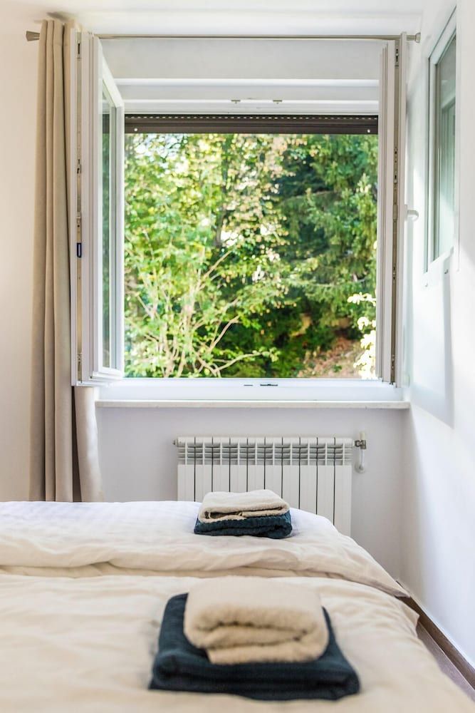 undefined Modern 2bdr Apartment in Old Town- Best Location 7