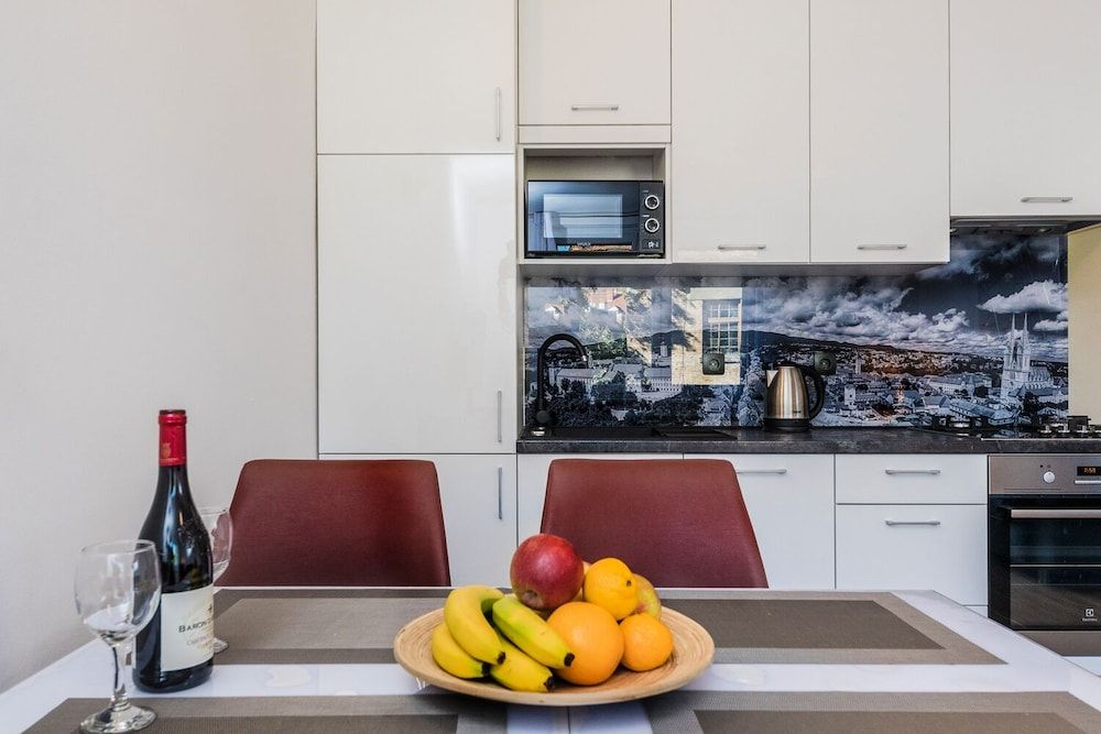 undefined Modern 2bdr Apartment in Old Town- Best Location 10