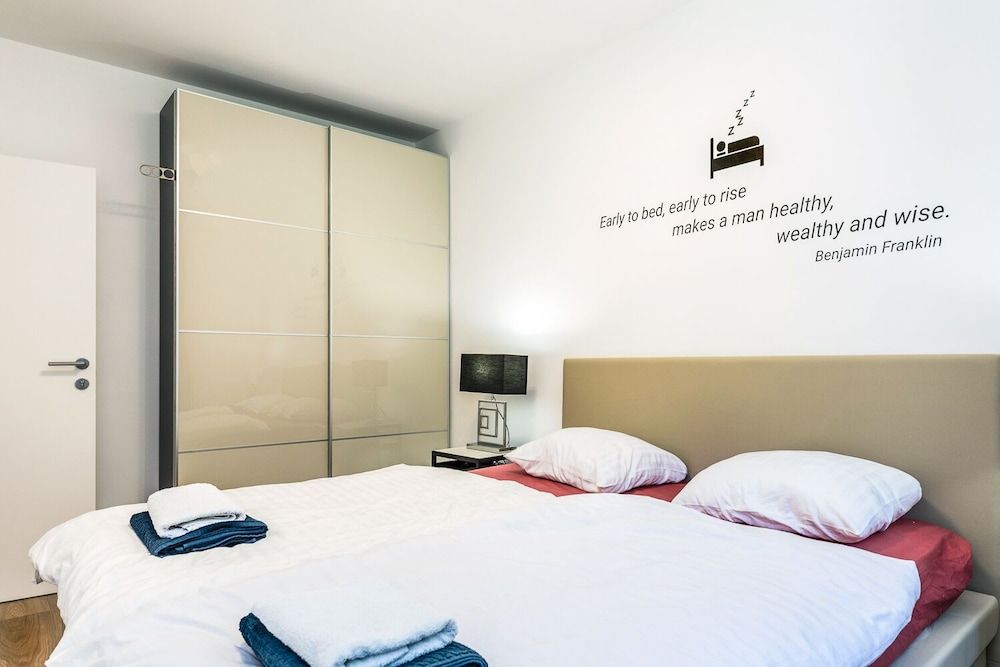 undefined Modern 2bdr Apartment in Old Town- Best Location 5