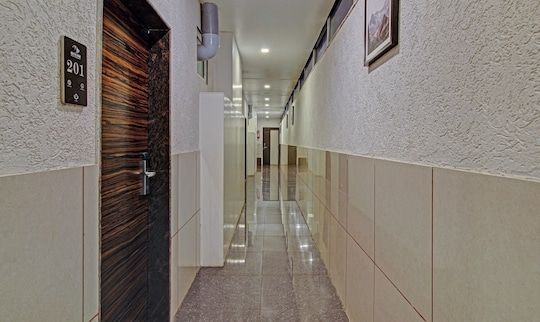 undefined Nivanta by Royara 3