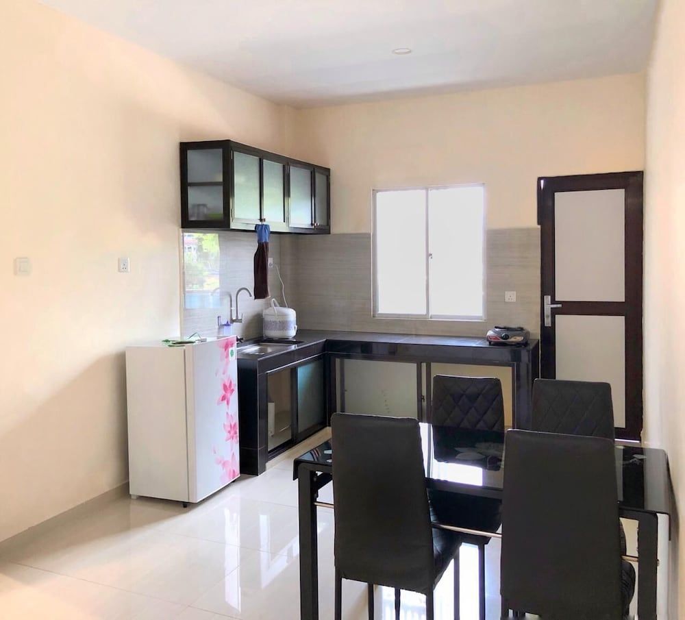 undefined Sharon Square 5