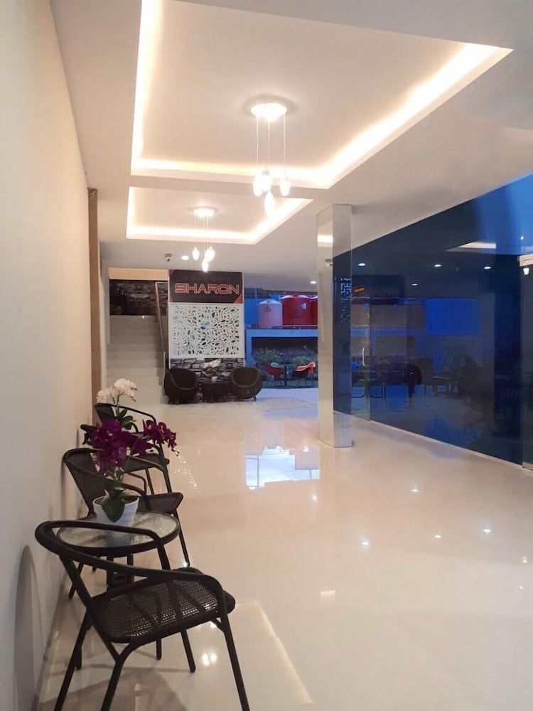 undefined Sharon Square 8